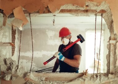 builder-with-a-hammer-in-his-hands-breaks-the-cement-wall-scaled — копия builder-with-a-hammer-in-his-hands-breaks-the-cement-wall-scaled — копия